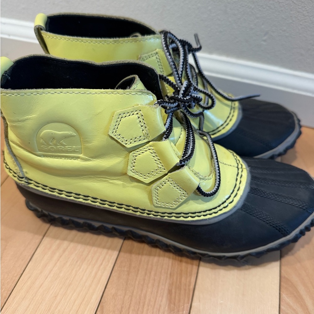 Sorel Out N About Chelsea waterproof duck boot.